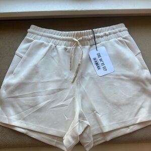 Zyia Women's Athletic Cream Flourish Shorts